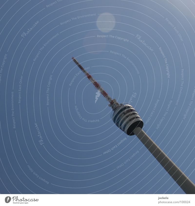 Blaustich Ferne Fernsehen Radio Himmel Stadtrand bevölkert Industrieanlage Leuchtturm Bauwerk Gebäude Architektur Antenne Satellitenantenne Sehenswürdigkeit