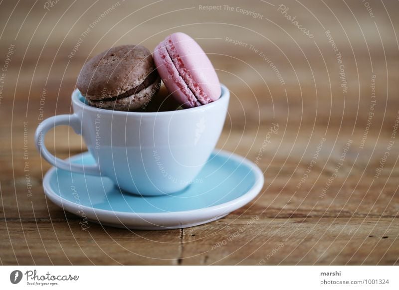 it´s teatime Lebensmittel Ernährung Essen Getränk Heißgetränk Milch Kaffee Latte Macchiato Espresso Tee Stimmung Tasse macarons Süßwaren Holztisch