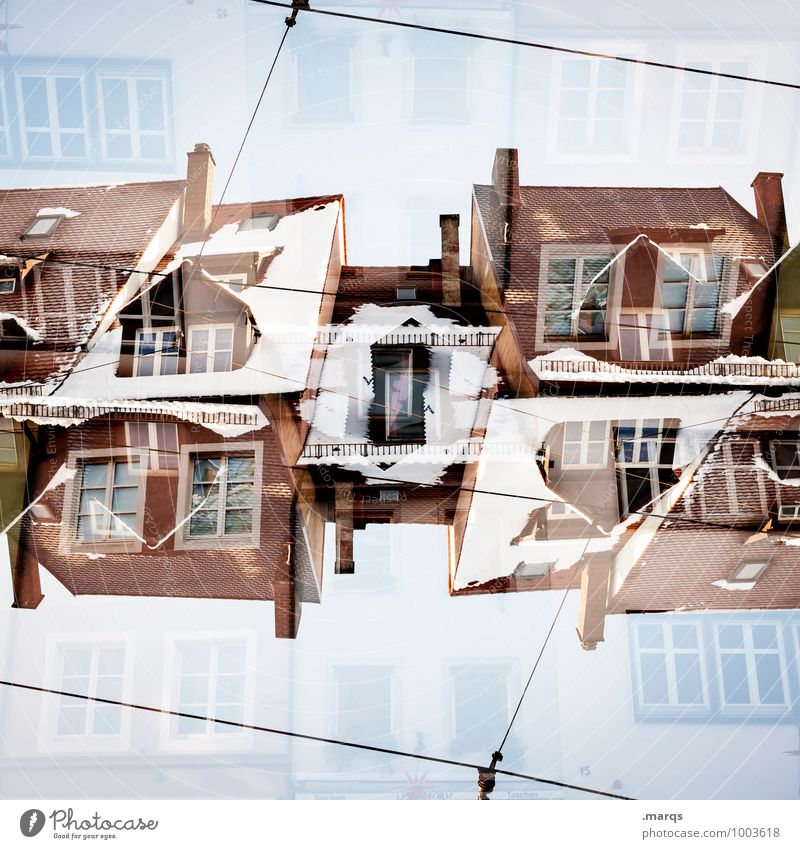 Oberstübchen Stil Häusliches Leben Haus Wolkenloser Himmel Winter Schnee Bauwerk Gebäude Architektur einzigartig verrückt Ordnung Perspektive Surrealismus