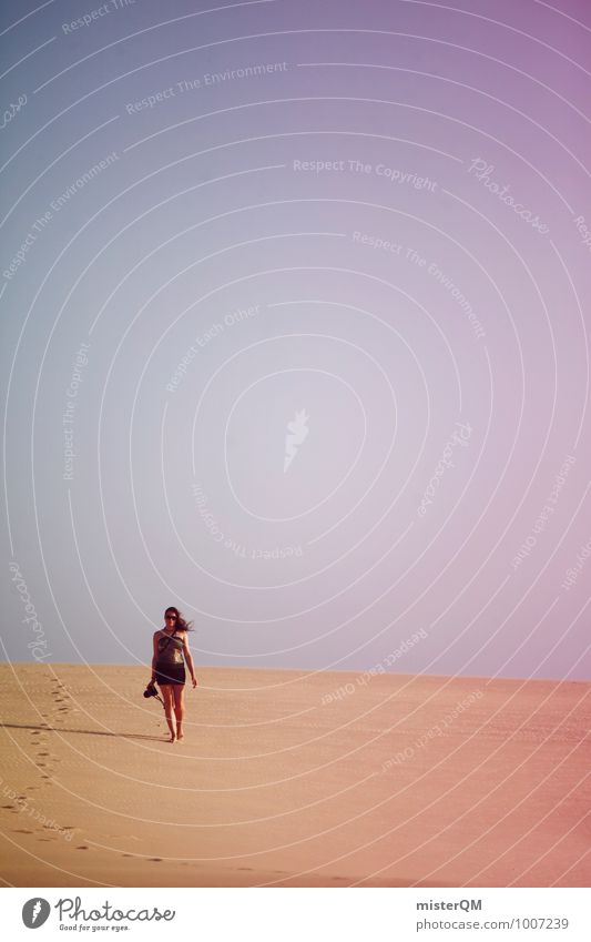 Wanderdüne V Kunst ästhetisch Zufriedenheit Model Wüste Sand Sandstrand Frau Abenteuer Sonne Wärme Luftspiegelung Strand Farbfoto Gedeckte Farben Außenaufnahme