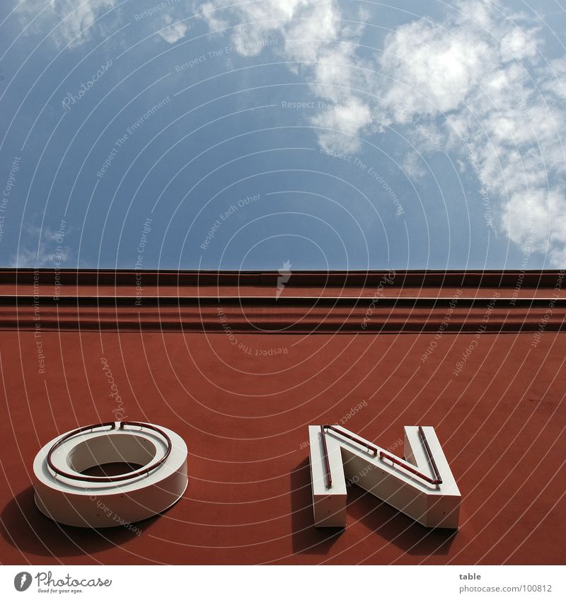 ON Haus Wolken Kino Sommer Buchstaben Wort rot weiß Himmel Architektur Schriftzeichen Dachkante on Berlin blau building sky cloud letter red blue