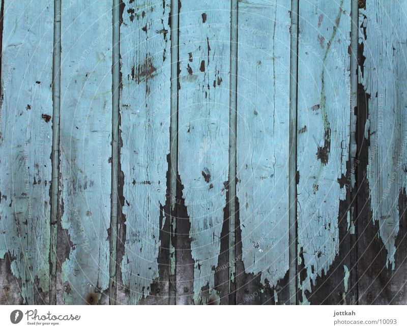 Holz in den besten Jahren Anstrich Verfall kaputt Fototechnik blau Farbe Tür alt verfallen