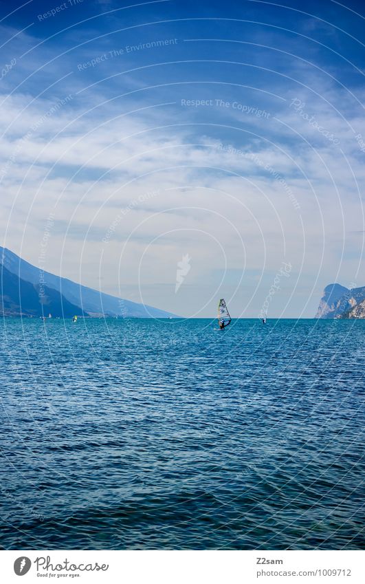 Lago di Garda Lifestyle elegant Stil Freizeit & Hobby Ferien & Urlaub & Reisen Tourismus Sommerurlaub Berge u. Gebirge Wassersport Surfen 1 Mensch Natur