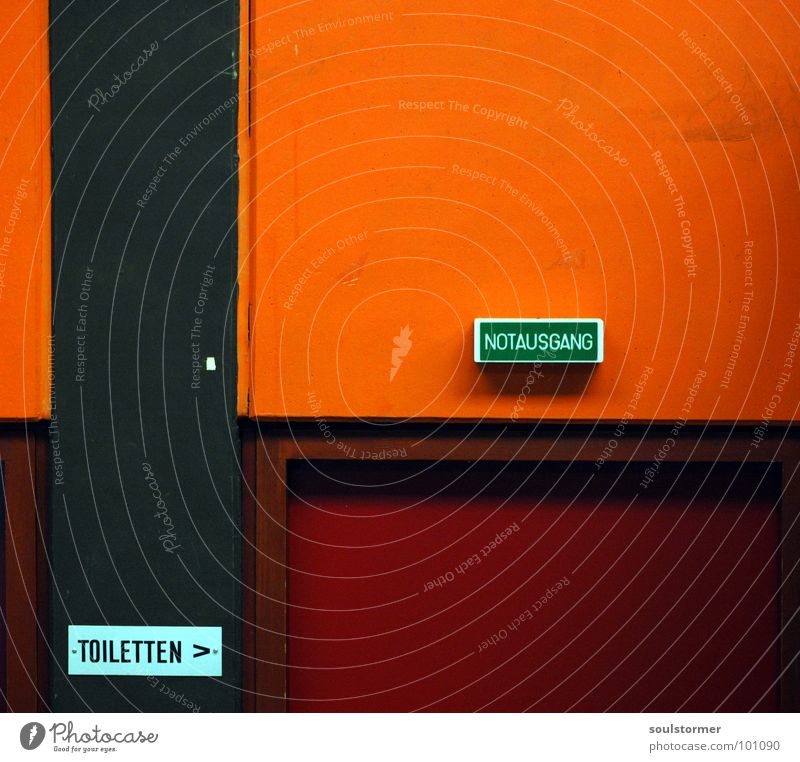 Notausgang Ausgang gehen notleidend Stuhlgang Geschwindigkeit Durchgang Bad orange Toilette Tür Eile Tor dingend Außenaufnahme