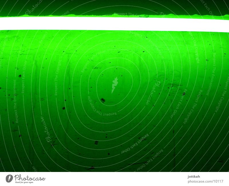 Grün macht glücklich grün Licht Lampe Neonlicht Wand Fototechnik Beleuchtung hell Farbe