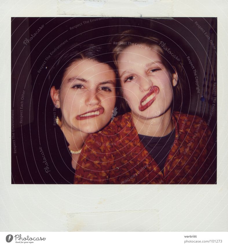 schnute II Frau Grimasse Porträt Lippen Ausgelassenheit Freude Mund Gesicht Polaroid Verzerrung Partygast