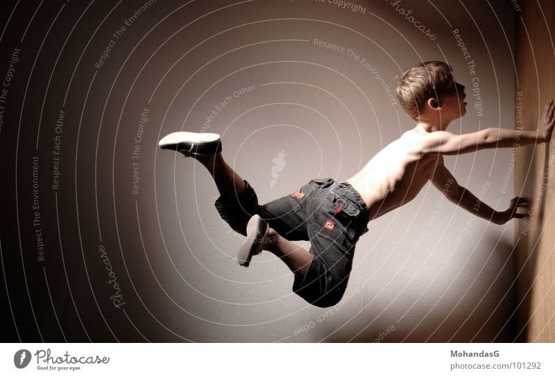Flugblockade Kind Kampfkunst Sport Akrobatik fliegen Muskulatur Kraft sportlich Klettern eigenkraft Energiewirtschaft