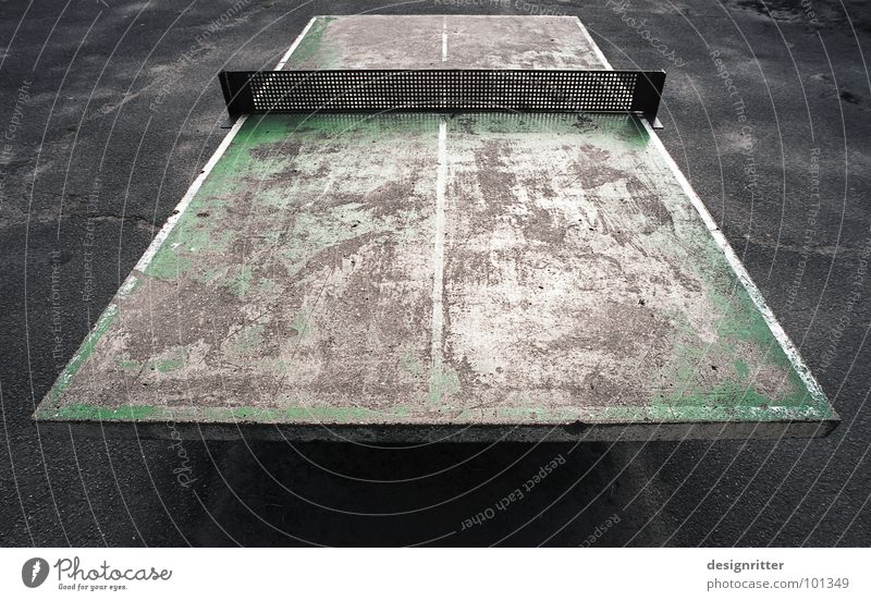 Nichts für Weicheier Tischtennis Tischtennisplatte gebraucht alt hart Patina grün grau Rest Schulsport Kraft Farbe Schulhof Sport
