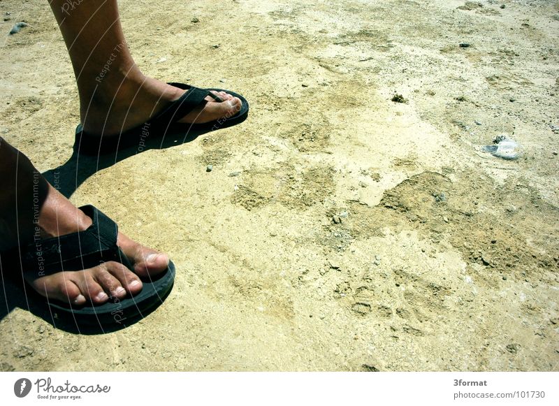 trockenzeit Zehen Wade Quaste gehen unterwegs kommen Sandale Schuhsohle Flipflops Steppe Zone Afrika Entwicklung Entwicklungshilfe Bewässerung Dritte Welt