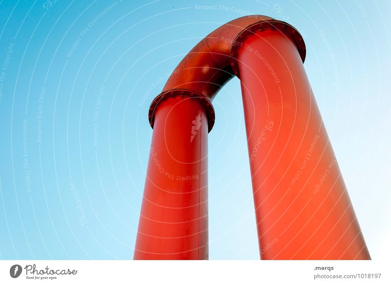 Red Tube Industrie Baustelle Wolkenloser Himmel Metall Röhren Rohrleitung einfach groß rot Farbe Perspektive gekrümmt Stahl Industrieanlage Leitung Farbfoto