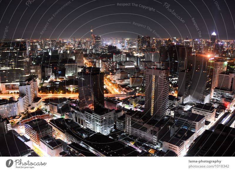 One Night in Bangkok II Fortschritt Zukunft Energiewirtschaft Thailand Asien Stadt Hauptstadt Skyline überbevölkert Haus Hochhaus Gebäude Architektur Verkehr