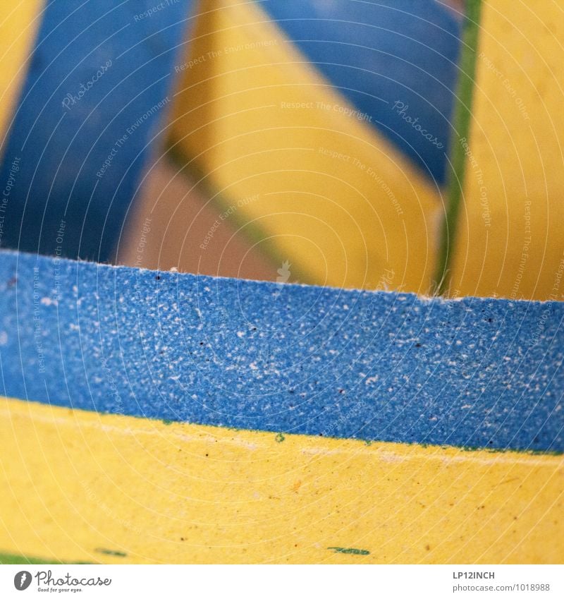 Luftschlange. II 2015 Veranstaltung Feste & Feiern Karneval Geburtstag Dekoration & Verzierung blau gelb Freude Farbe Luftschlangen Farbfoto Innenaufnahme