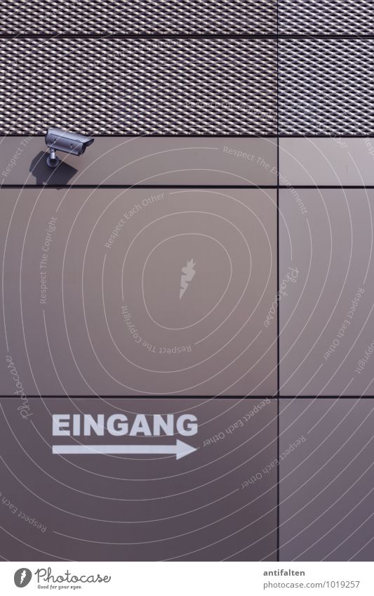 Zur totalen Überwachung bitte hier lang Fotokamera überwachen Videokamera Technik & Technologie Düsseldorf Stadt Stadtzentrum Stadtrand bevölkert Haus