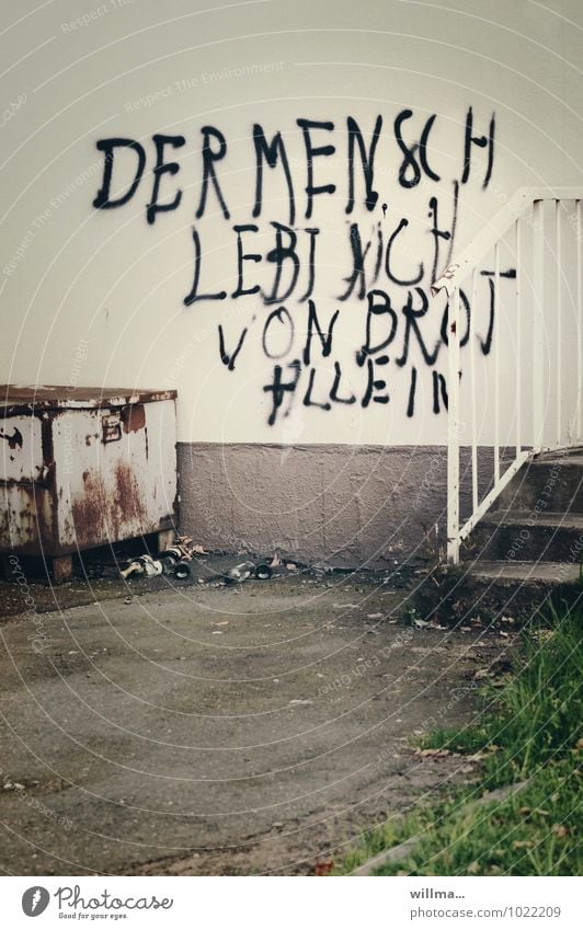 Der Mensch lebt nicht von Brot allein Arbeitslosigkeit Subkultur Stadt Mauer Wand Fassade Schriftzeichen Graffiti Armut dreckig Leben protestieren Text