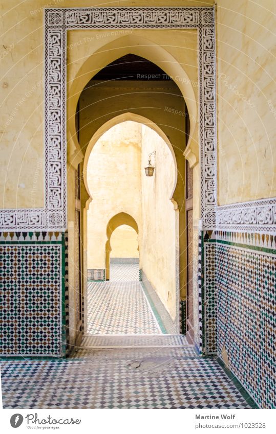 Moulay Ismail Mausoleum 2 Meknes Marokko Afrika Sehenswürdigkeit Grabmal Ferien & Urlaub & Reisen Wiederholung Ausgang Torbogen Tür Farbfoto Außenaufnahme