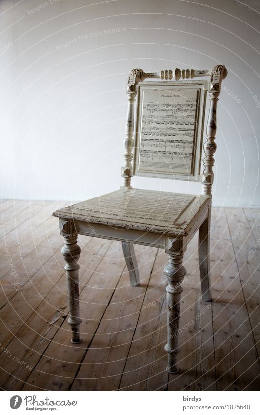 Antiker Notenstuhl Lifestyle Stil Design Möbel Stuhl Holzfußboden stehen alt ästhetisch außergewöhnlich trendy historisch positiv retro Kreativität Kunst