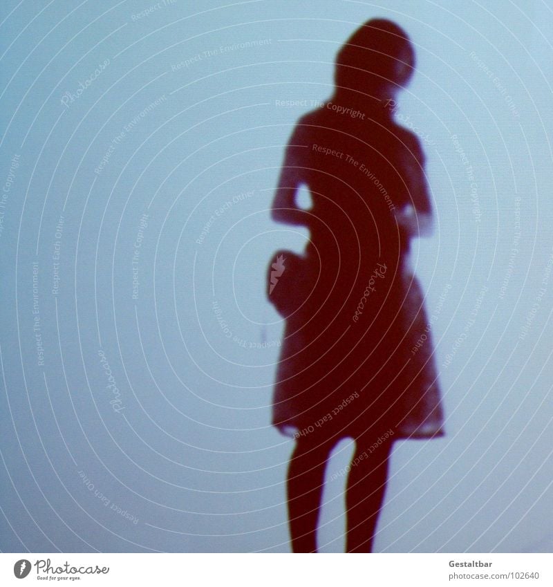 Schattenspiel 06 Frau feminin Silhouette frei geheimnisvoll stehen In sich gekehrt Denken Tasche Porträt Aussicht Gute Laune gestaltbar Ausstellung