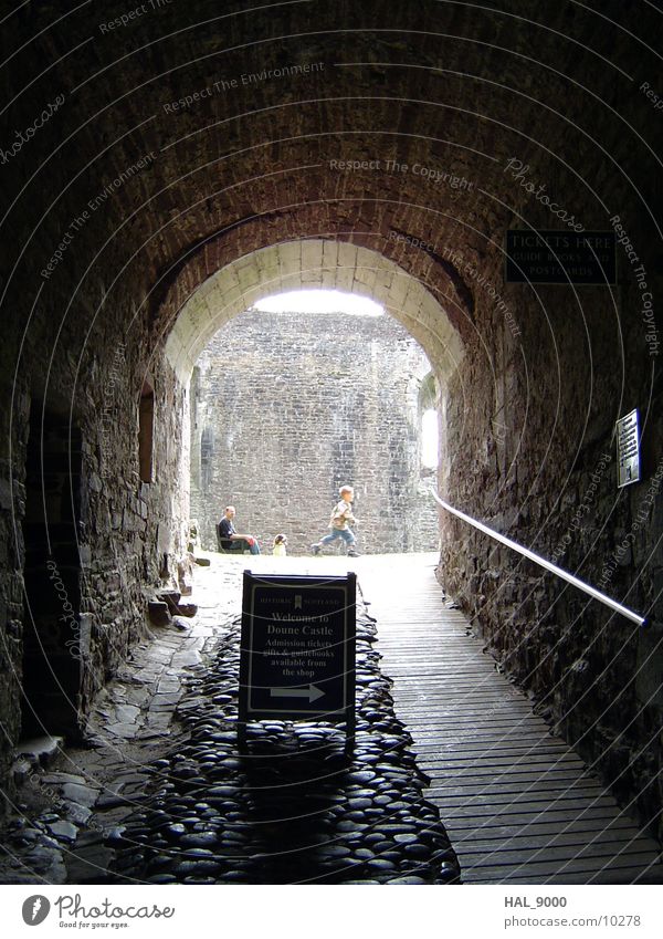 Haupteingang Durchgang Licht Tunnel Eingang Schottland Architektur Ritter der Kokosnuss Burg oder Schloss