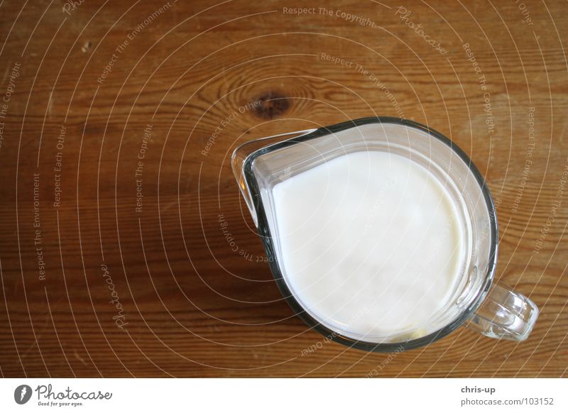 Die Milch machts Milchkanne weiß Tisch braun Holz Gesundheit Kuh Molkerei melken Bauernhof Vollmilch fettarm Kannen Behälter u. Gefäße Milchkaffee Milchkuh