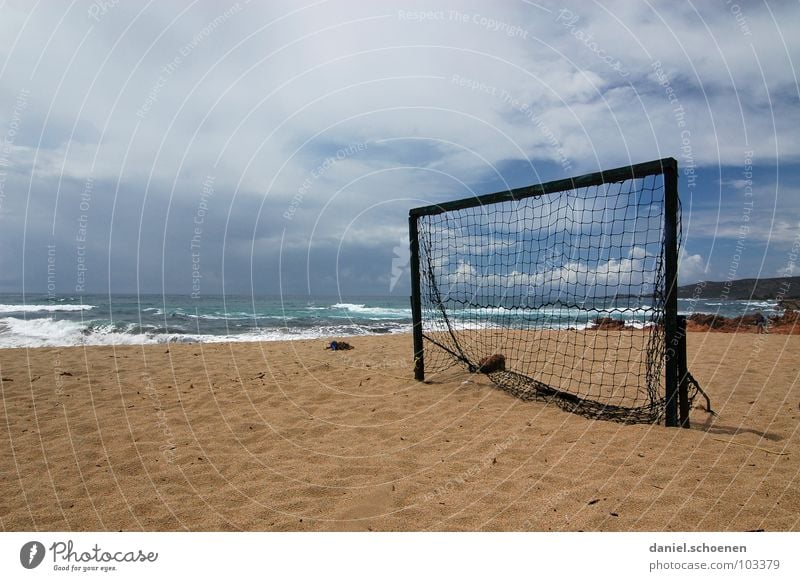 Halbzeitpause Fußballtor Strand Meer Horizont Ferien & Urlaub & Reisen Wolken Hintergrundbild leer Einsamkeit Korsika Frankreich Wellen weiß Freude Sport