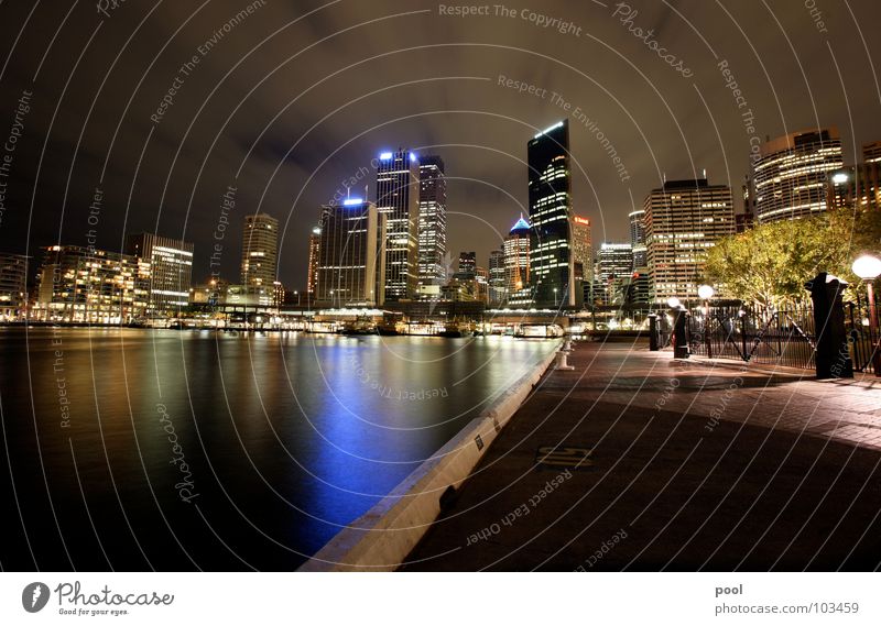 Sydney Australien Nacht Stadt Reflexion & Spiegelung Anlegestelle Nachtaufnahme Langzeitbelichtung Wasserspiegelung Hochhaus Hafen Farbe blau Skyline Licht