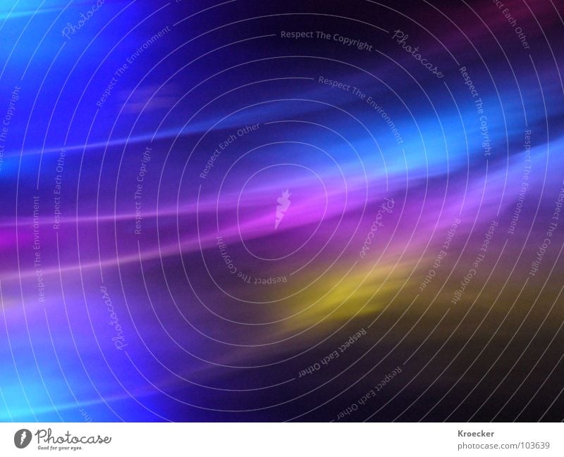 Lasershow Farbfoto mehrfarbig Außenaufnahme Experiment abstrakt Menschenleer Nacht Licht Langzeitbelichtung Wellen Veranstaltung Wasser Streifen blau gelb