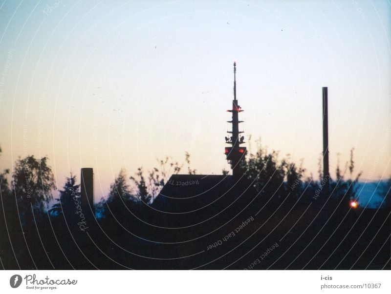 Fenster mit Aussicht Funkturm Funktechnik Sonnenuntergang Antenne Sender Turm Sunrise