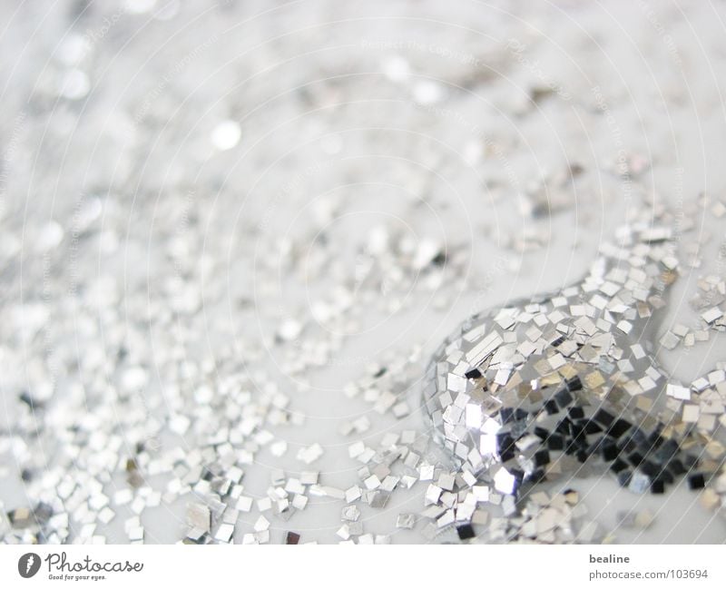SilberTropf harmonisch ruhig Wasser Wassertropfen Discokugel Metall Kristalle glänzend träumen Flüssigkeit silber weiß ästhetisch Zufriedenheit innovativ