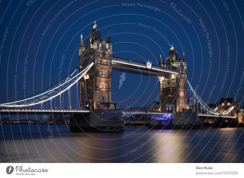 3 a.m. Eternal London Großbritannien Hauptstadt Menschenleer Brücke Sehenswürdigkeit Wahrzeichen Denkmal Tower Bridge alt authentisch außergewöhnlich historisch