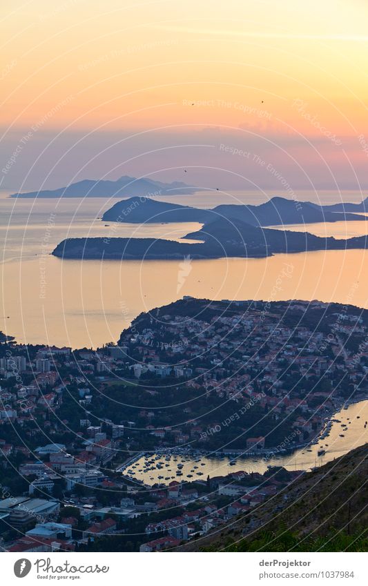 Dubrovnik bei Sonnenuntergang Ferien & Urlaub & Reisen Tourismus Ausflug Abenteuer Ferne Freiheit Sightseeing Städtereise Kreuzfahrt Sommerurlaub Umwelt Natur