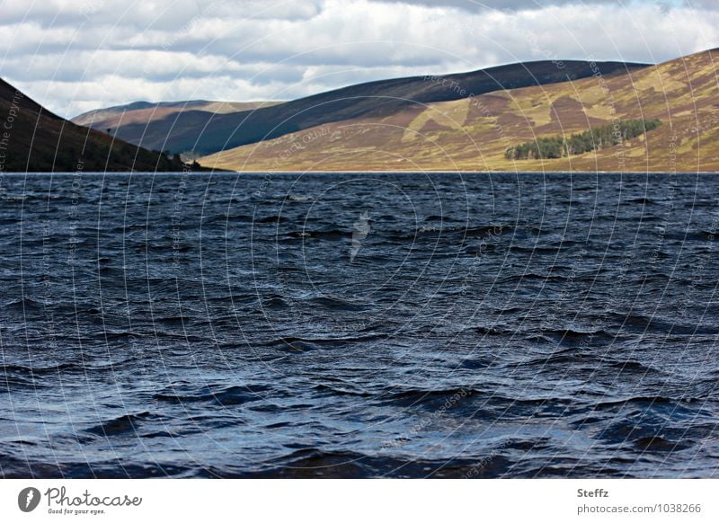 das Wasser plätschert leise Schottland Sommer in Schottland schottischer Sommer nordische Romantik nordische Natur schottische Natur fantastisch