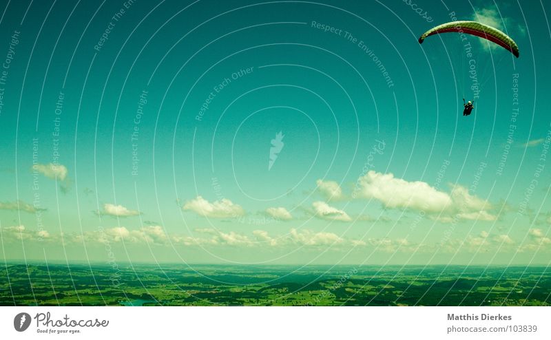GLEITSCHIRM Gleitschirm gleiten Gleitschirmfliegen Drachenfliegen Flugsportarten Luft Aktion Erholung gefährlich Risiko Wolken Bayern Allgäu Segeln
