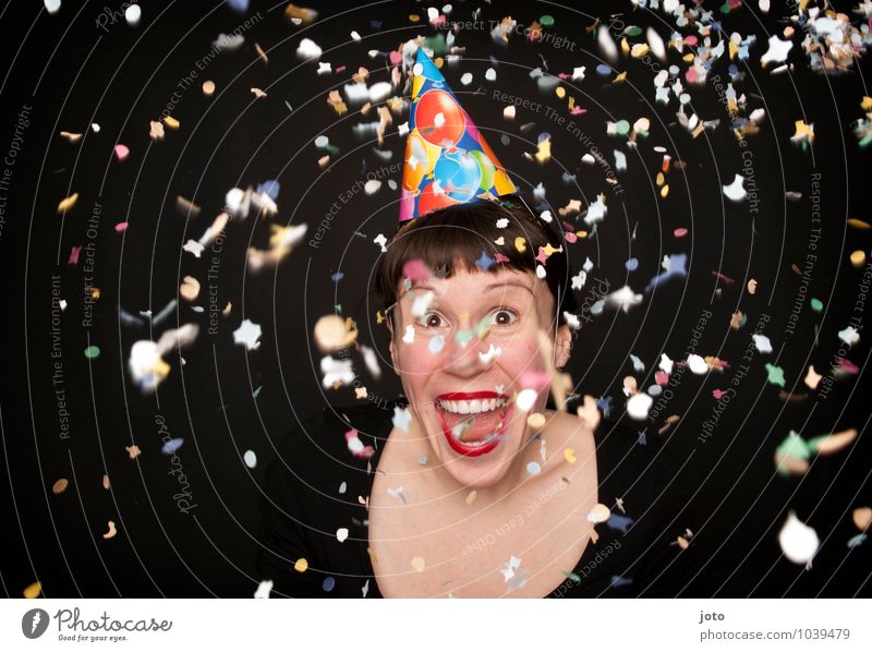 Helau! Nachtleben Party Feste & Feiern Karneval Silvester u. Neujahr Geburtstag Mensch Junge Frau Jugendliche Hut lachen schreien werfen frech frei Glück