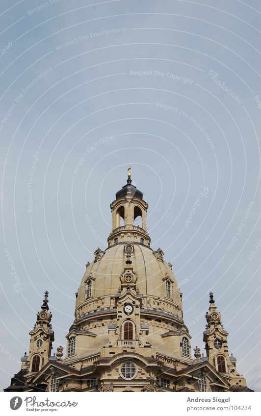 Frauenkirche... mal wieder Dresden Sachsen Sandstein Kuppeldach historisch Erneuerung Weltkrieg Zerstörung Versöhnung Steinkuppel grau Gotteshäuser Altstadt