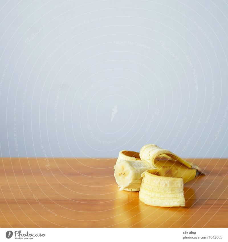 Snack Lebensmittel Frucht Banane Ernährung Essen Landwirtschaft Forstwirtschaft Einzelhandel Tischplatte lecker süß blau gelb Appetit & Hunger Völlerei