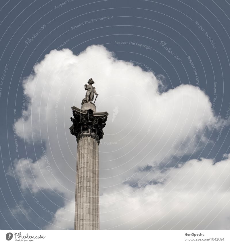 Cloudy Horatio Ferien & Urlaub & Reisen Tourismus Sightseeing Städtereise Kunst Skulptur Himmel Wolken Schönes Wetter London Hauptstadt Stadtzentrum Platz