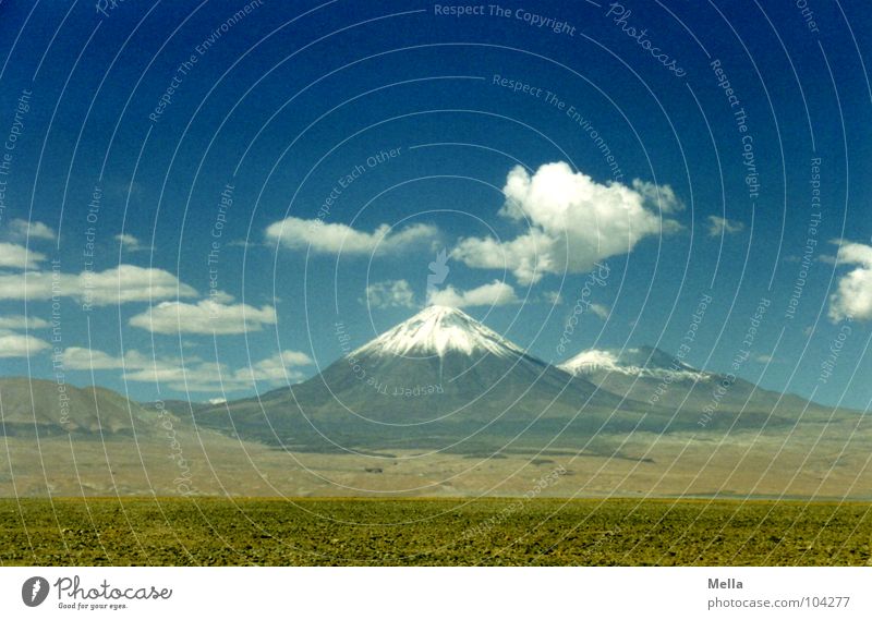 Licancabur Chile Bolivien Salar de Atacama San Pedro de Atacama weiß Wolken Geröll Staub staubig trocken heiß Physik erloschen Südamerika Berge u. Gebirge Wüste