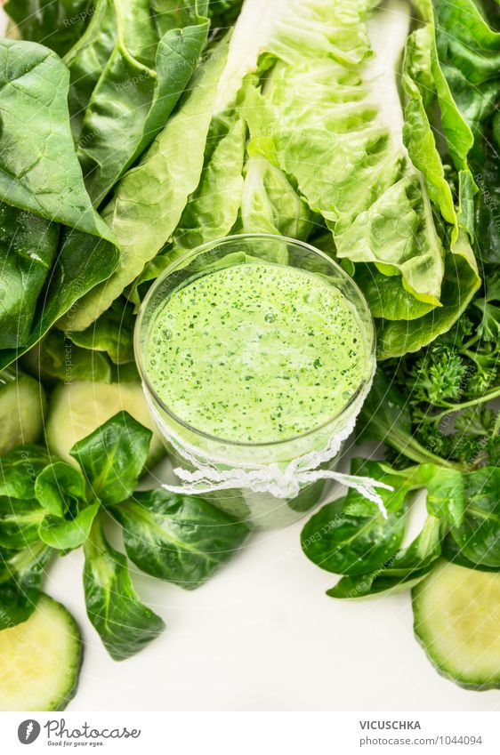 Smoothie mit grünem Gemüse im Glas Lebensmittel Salat Salatbeilage Frucht Ernährung Frühstück Bioprodukte Vegetarische Ernährung Diät Getränk Saft Milch