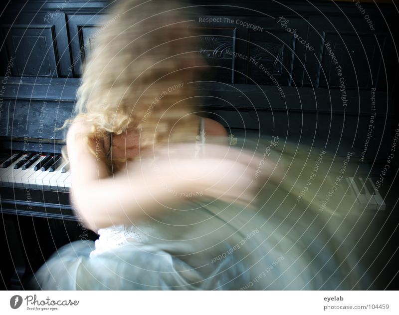 Baby, schüttel dein Haar für mich ! (Vol.2) Frau Klavier Kleid weiß wiegen Abwechselnd träumen blond schwarz schütteln Unterwäsche Musik Klavierschemel