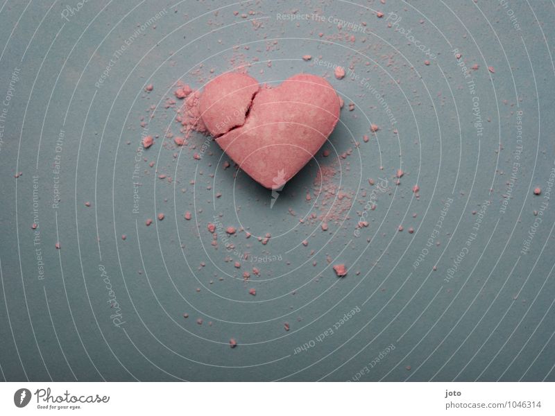 heartbroken II Süßwaren Valentinstag Herz kaputt süß trashig rosa Hoffnung Liebeskummer Schmerz Sehnsucht Enttäuschung Einsamkeit Verzweiflung Eifersucht