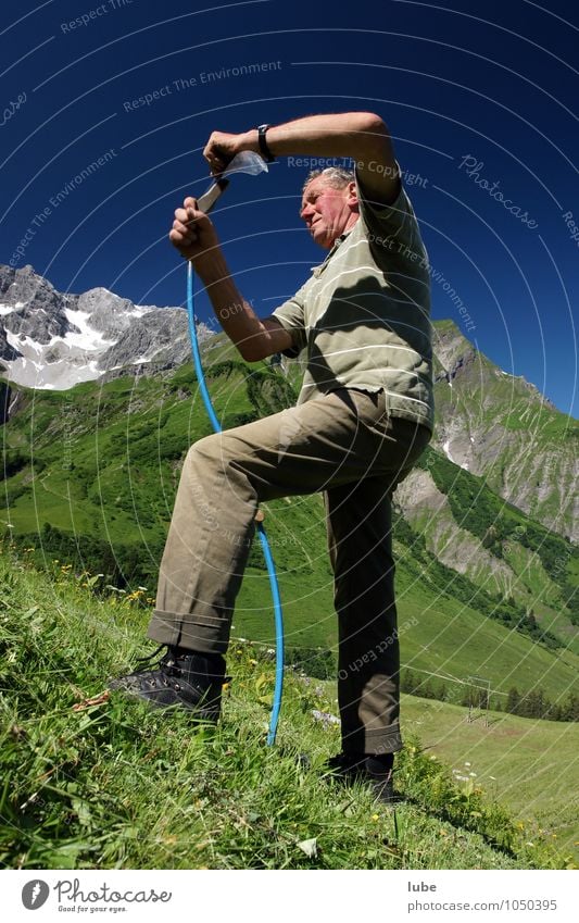 Bergbauer Landwirtschaft Forstwirtschaft 1 Mensch Umwelt Natur Landschaft Sommer Klima Gras Alpen Berge u. Gebirge Gipfel Schneebedeckte Gipfel