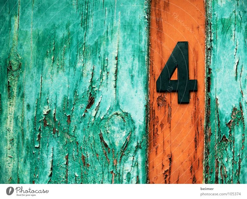 Nummer4 Ziffern & Zahlen Holz grün braun Tür alt orange Farbe verfallen
