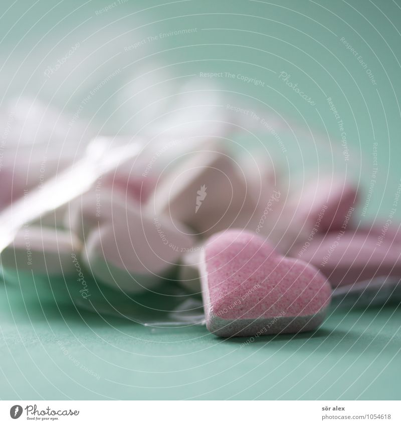 Herzchen Süßwaren Bonbon Ernährung grün rosa herzförmig Farbfoto mehrfarbig Innenaufnahme Menschenleer Textfreiraum links Textfreiraum rechts Textfreiraum oben