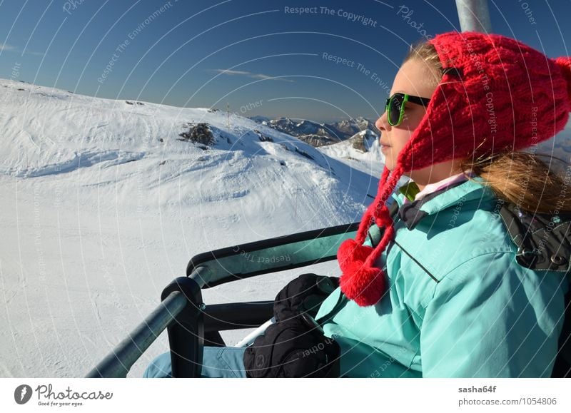 Junges Mädchen auf dem Sessellift im Skigebiet Lifestyle Erholung Ferien & Urlaub & Reisen Winter Schnee Winterurlaub Berge u. Gebirge Stuhl Sport Skifahren