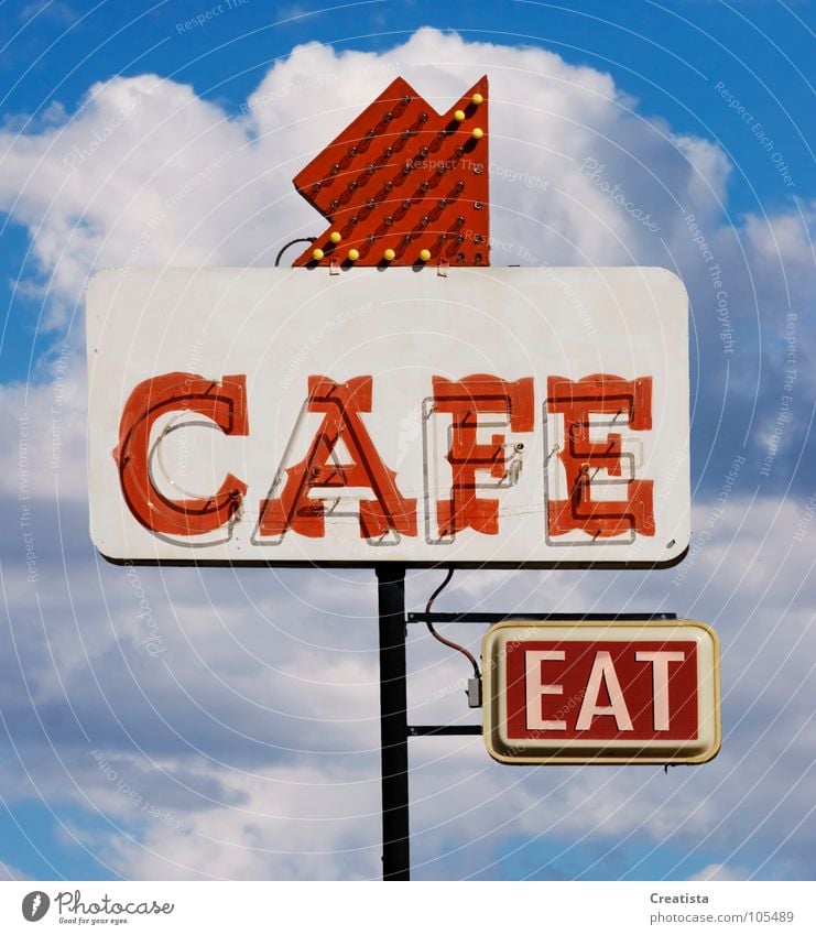 Cafe Eat Café Restaurant Ernährung Getränk Himmel Neonlicht Kumulus Hinweisschild Werbeschild Leuchtreklame Tag Einladung Pfeil Freisteller Englisch Typographie