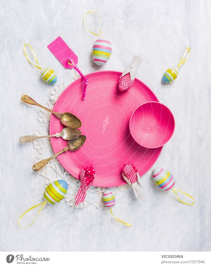 Pink Teller mit Ostereier, Löffel und Dekoration Ernährung Büffet Brunch Geschirr Stil Design Freizeit & Hobby Häusliches Leben Innenarchitektur