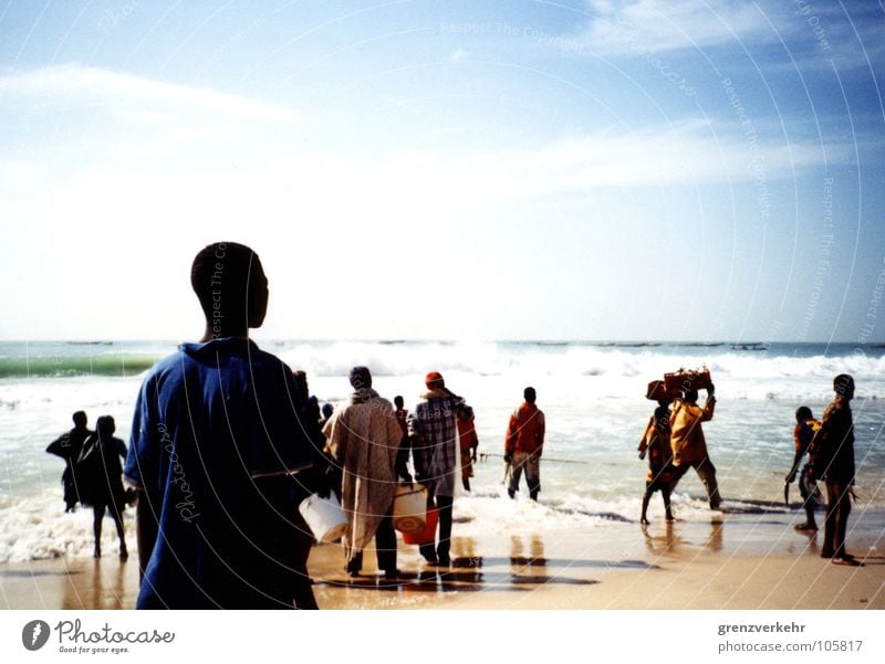Atlantikfischer Schatten Silhouette Strand Meer Arbeit & Erwerbstätigkeit Küste tragen Fischer Afrika Westafrika Mauretanien Nouakchott Fischereiwirtschaft