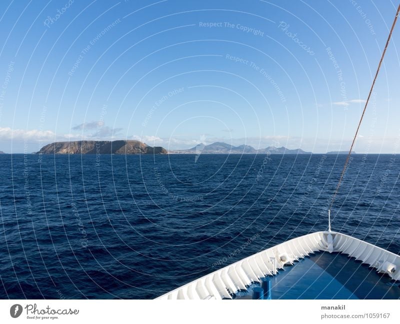 Insel in Sicht Meer Portugal Europa Menschenleer Schifffahrt Passagierschiff Fähre Erholung Ferien & Urlaub & Reisen maritim blau Tourismus Madeira Porto Santo