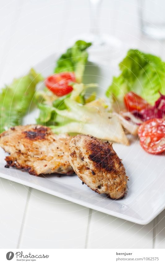 Hühnerbrust Lebensmittel Fleisch Salat Salatbeilage Ernährung Abendessen Bioprodukte Teller Billig gut Appetit & Hunger Hühnchen gegrillt Grillfleisch Brust
