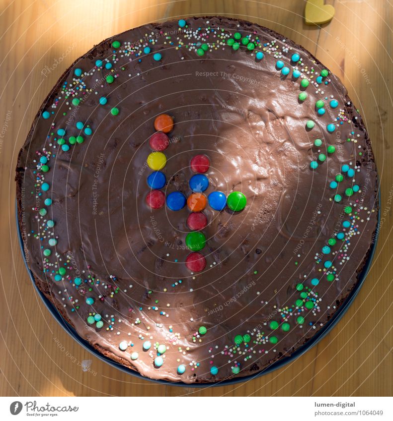 Geburtstagskuchen Kuchen Schokolade Sommer Feste & Feiern Kindererziehung lecker süß braun mehrfarbig Geborgenheit Kindheit Kindergeburtstag Schokoladenkuchen